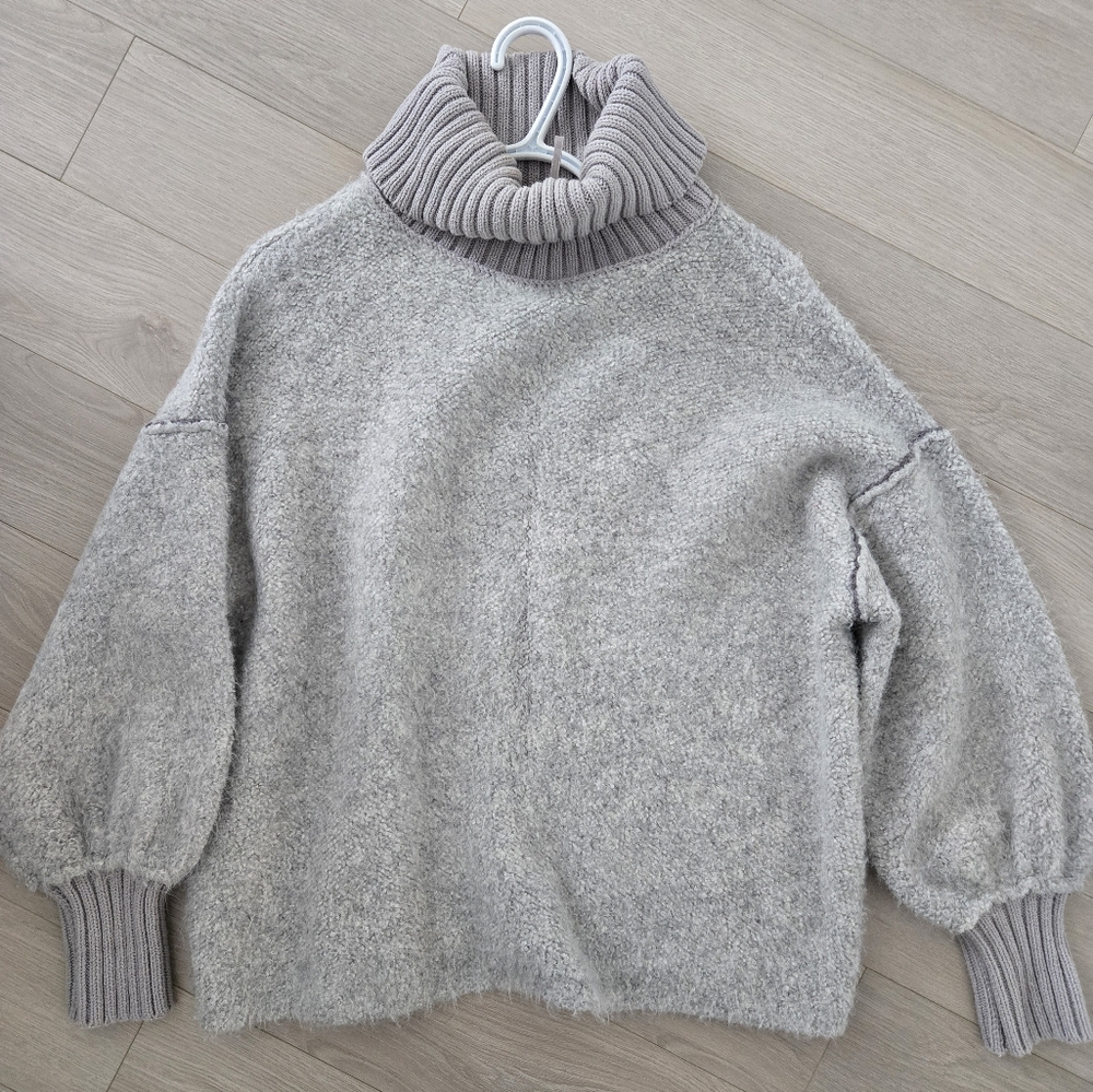 FREE PEOPLE Cozy Gray Turtleneck Sweater